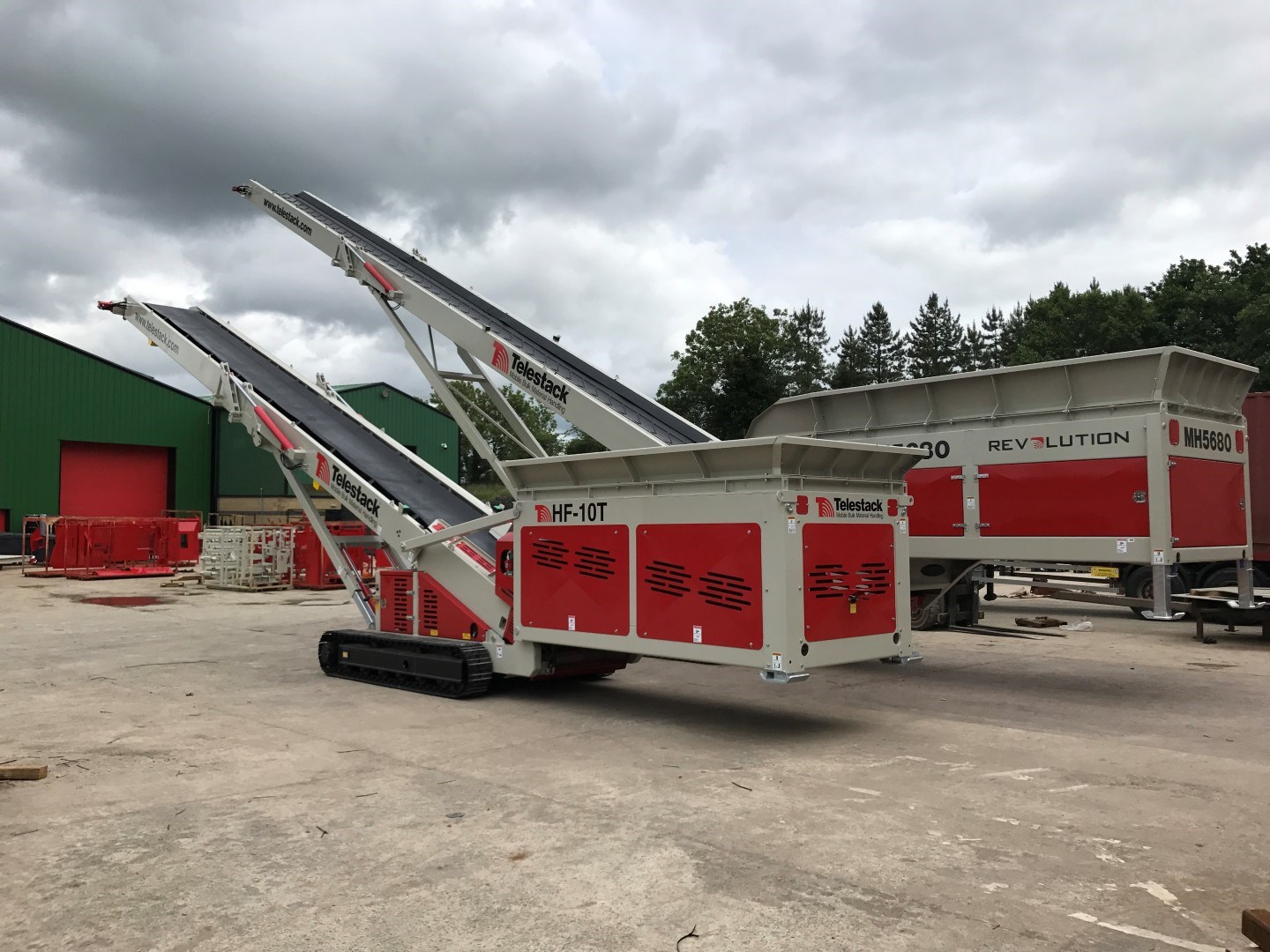 HF10T Hopper Feeder in yard