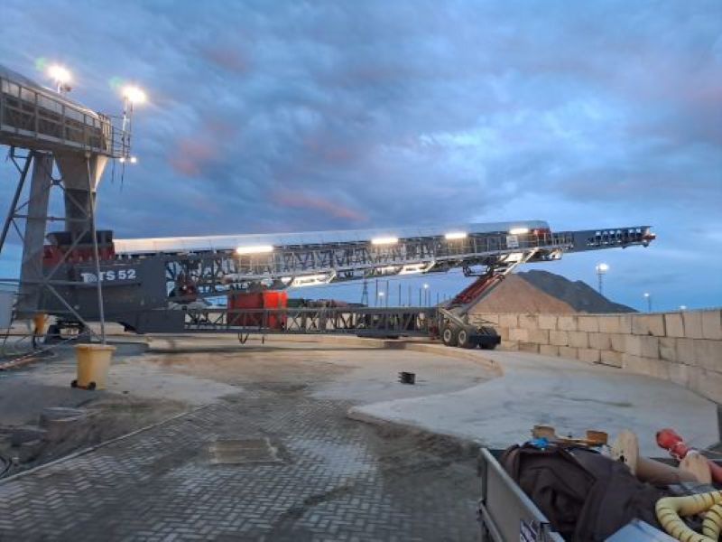 TS 52 Stacking in Bays from Self Discharge Vessel 
