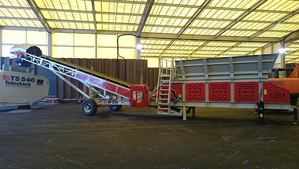 hopper feeder feeding a telescopic 