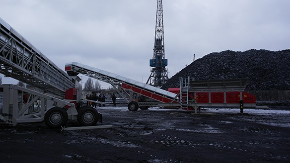 wheeled hopper feeder in coal application 