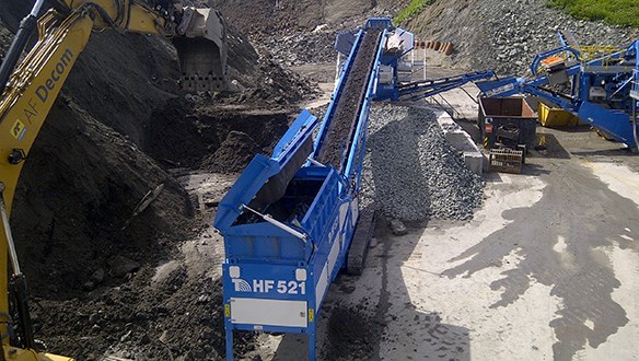 tipping grid on hopper feeder 