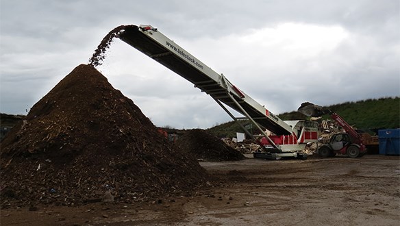 Mulch Hopper Stockpiling woodchips-mulch 4