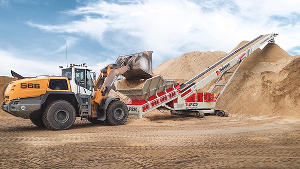 LF520 Revolution stockpiling sand