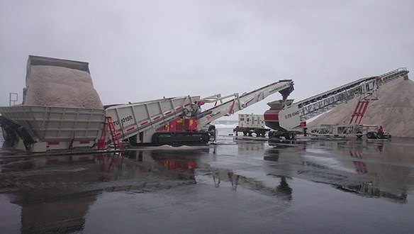 radial telescopic stacker stockpiling salt from truck unloader 