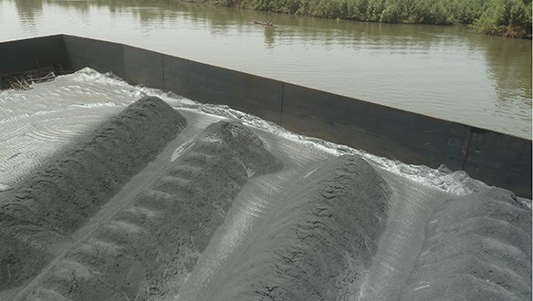 barge stockpiles