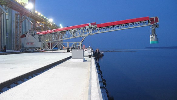TS 227 Rail mounted 'Parallel-Radial' Conveyor Shiploader
