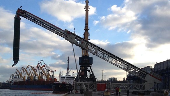 TS Rail Mounted Shiploader in operation