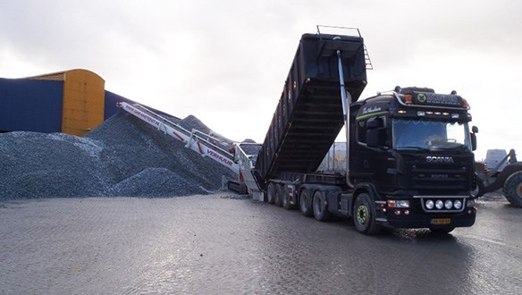 truck unloader fed by trucks